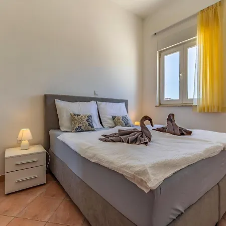 Apartment Inviting In Near Veruda Lighthouse *