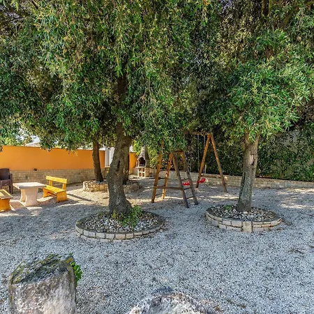 Apartment Inviting In Near Veruda Lighthouse