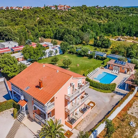 Apartment Inviting In Near Veruda Lighthouse *