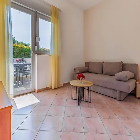 Apartment Inviting In Near Veruda Lighthouse